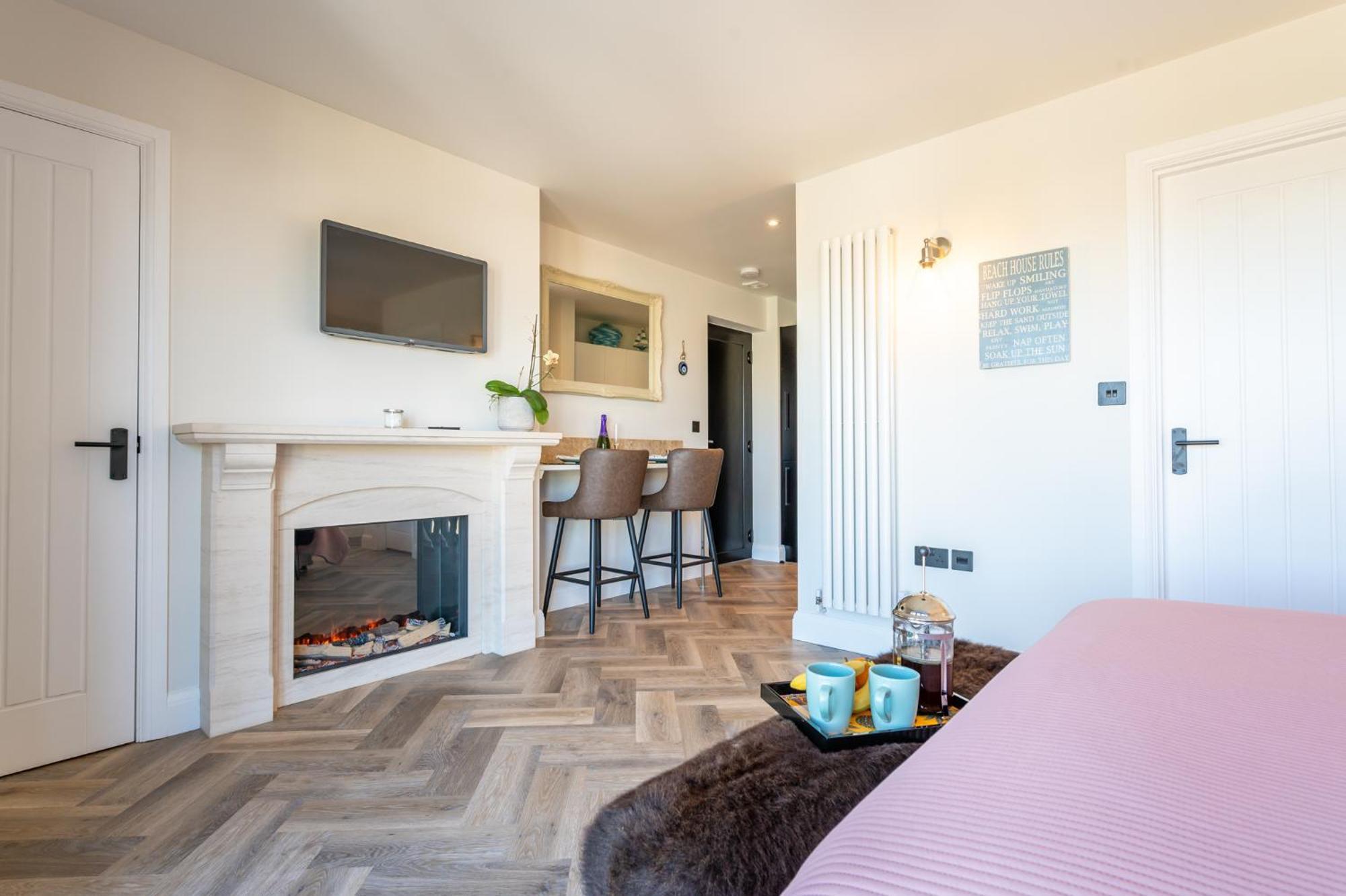 Aqua Blu Beach House Holiday Rental เพเว็นซีย์ ภายนอก รูปภาพ